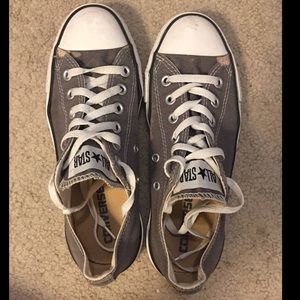 Grey low top converse
